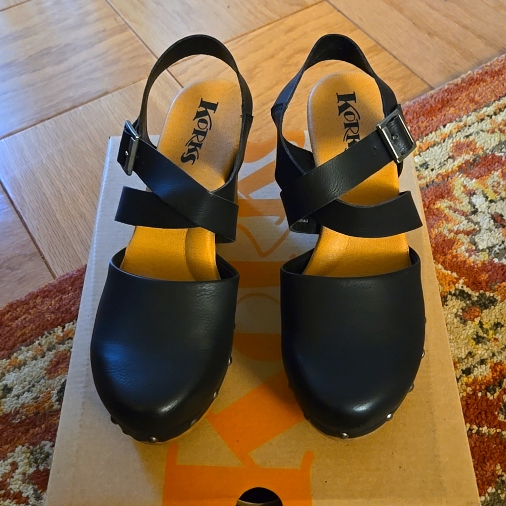 Women Korks Strappy Clog Size 9